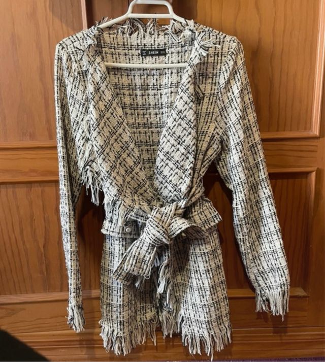 Blazer SHEIN con cinturón y flecos Talla XS