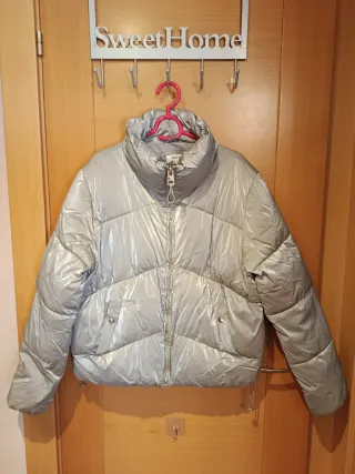 Cazadora acolchada plateada Bershka