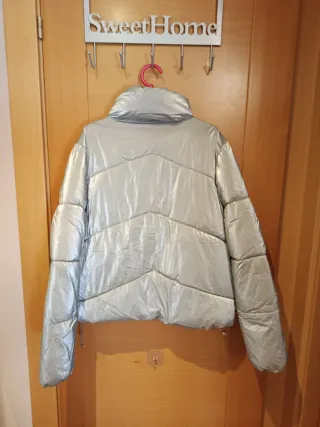 Cazadora acolchada plateada Bershka