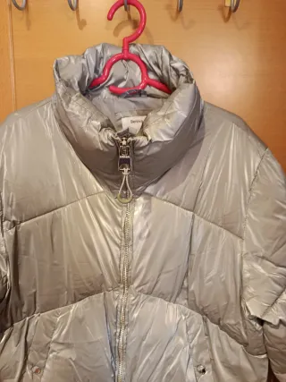 Cazadora acolchada plateada Bershka