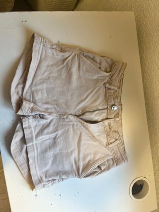 Vaqueros cortos beige elásticos