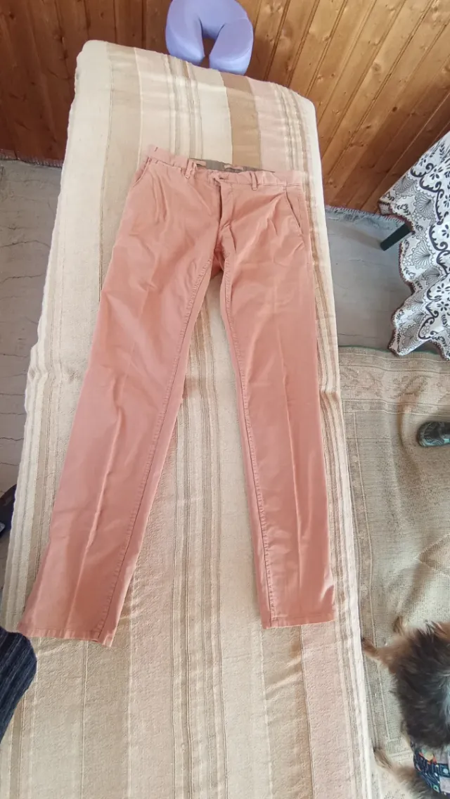 Pantalones naranjas hombre