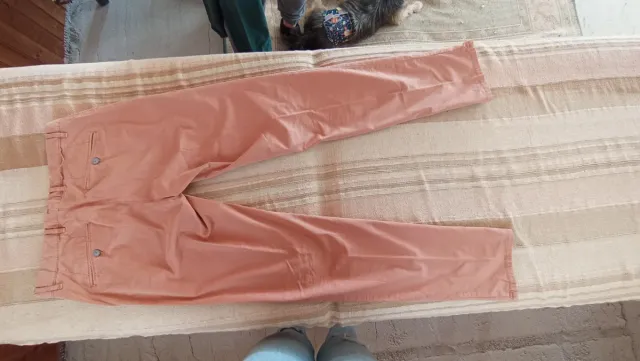 Pantalones naranjas hombre