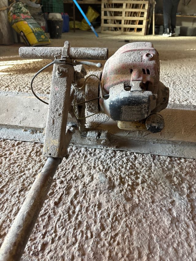 Regla vibradora para hormigón