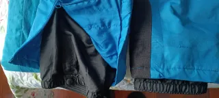 Pantalón y chaqueta de esquí infantil azul