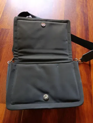 Bolso bandolera gris acolchado