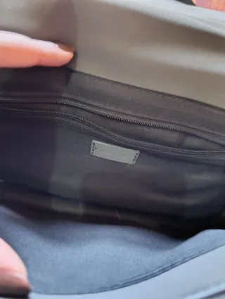 Bolso bandolera gris acolchado