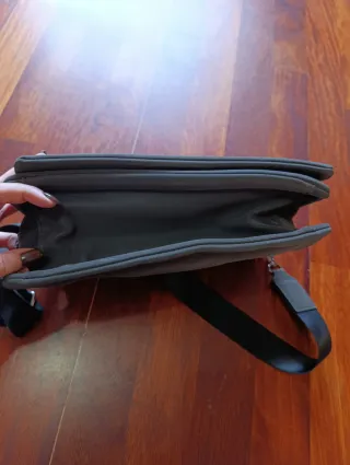 Bolso bandolera gris acolchado