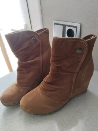 Botas de cuña marrones para mujer