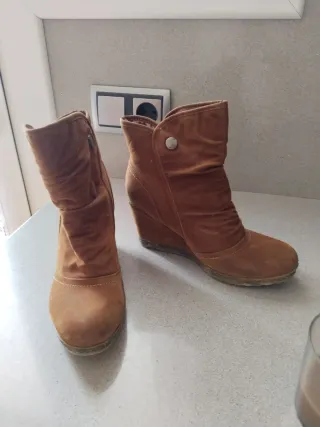 Botas de cuña marrones para mujer
