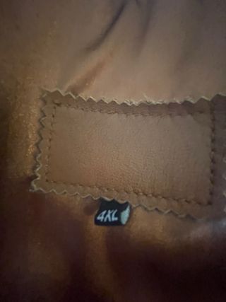 Cazadora de cuero marrón