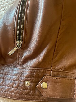 Cazadora de cuero marrón