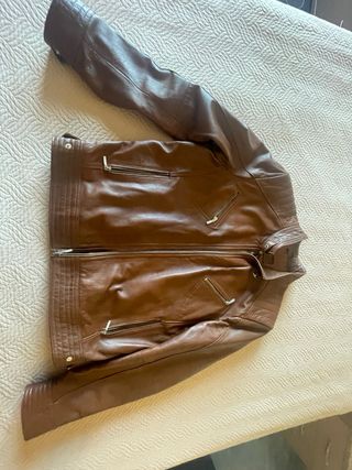 Cazadora de cuero marrón