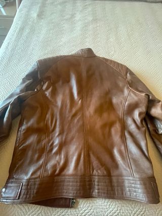Cazadora de cuero marrón