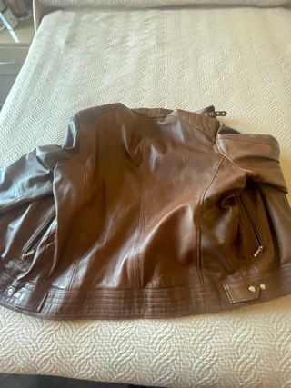 Cazadora de cuero marrón