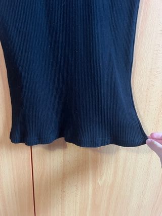 Falda midi negra acanalada