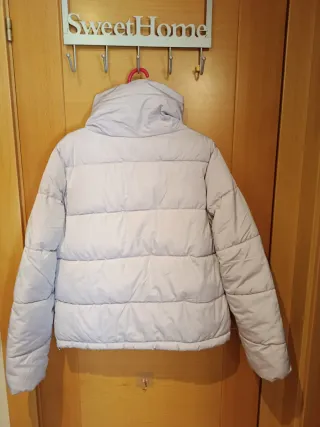 Cazadora acolchada Bershka lila impermeable