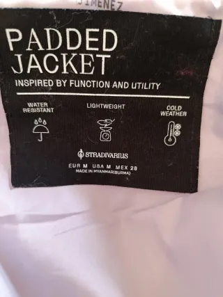 Cazadora acolchada Bershka lila impermeable