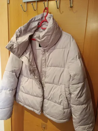 Cazadora acolchada Bershka lila impermeable