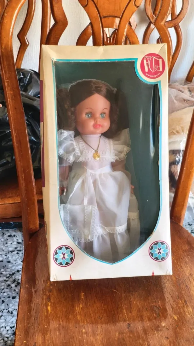 Muñeca EDA en caja original