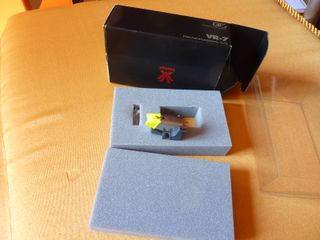 Testina e puntina giradischi grigio/giallo