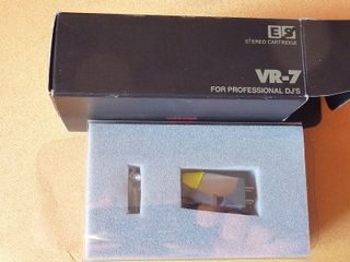 Testina e puntina giradischi grigio/giallo