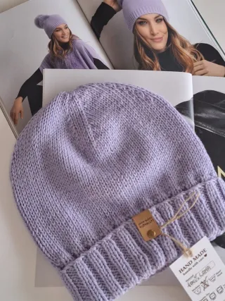 Berretto lana lilla fatto a mano