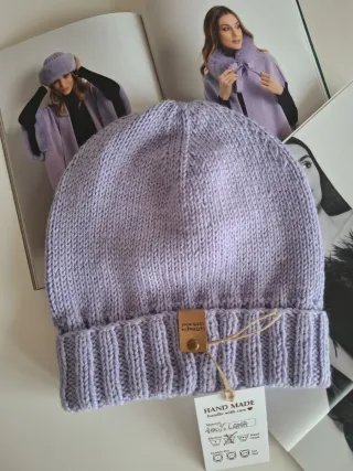 Berretto lana lilla fatto a mano