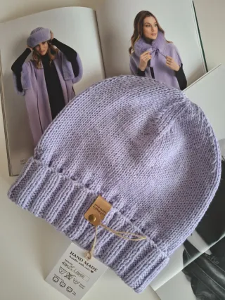 Berretto lana lilla fatto a mano