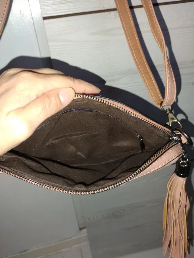 Bolso rosa con flecos