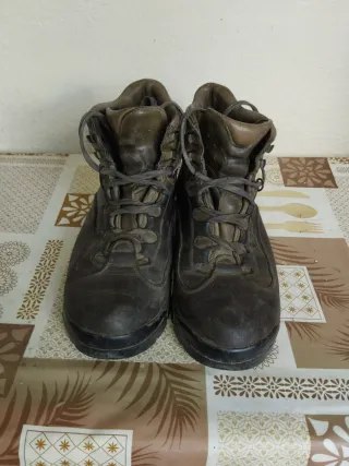 Botas de montaña para senderismo