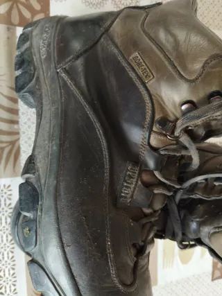 Botas de montaña para senderismo