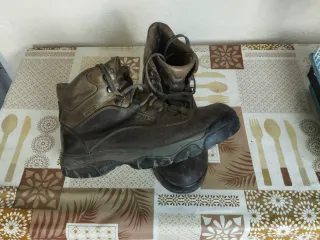 Botas de montaña para senderismo