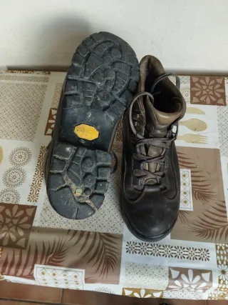 Botas de montaña para senderismo