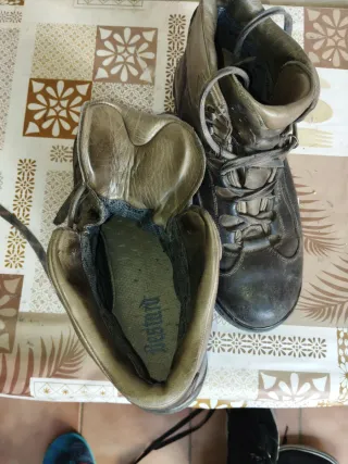 Botas de montaña para senderismo