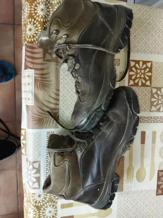 Botas de montaña para senderismo