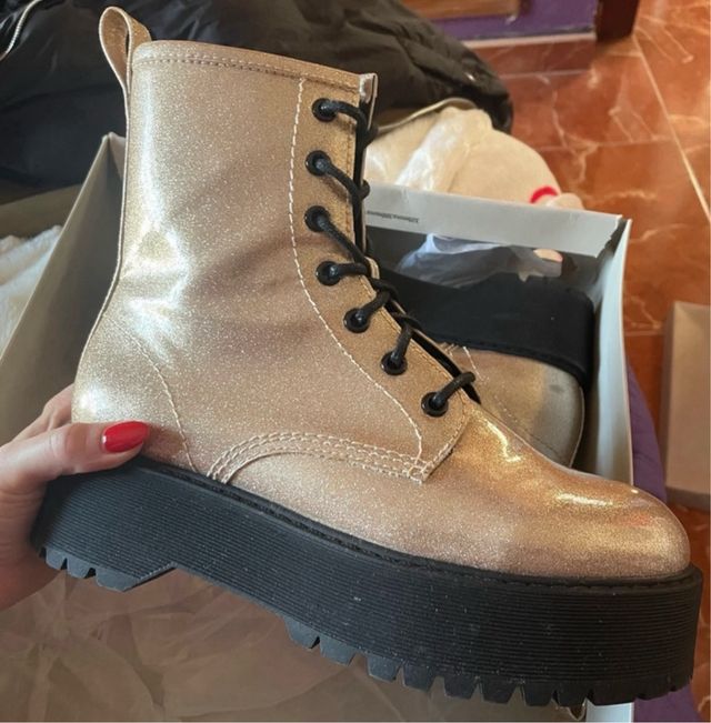 Botas militares doradas con cremallera