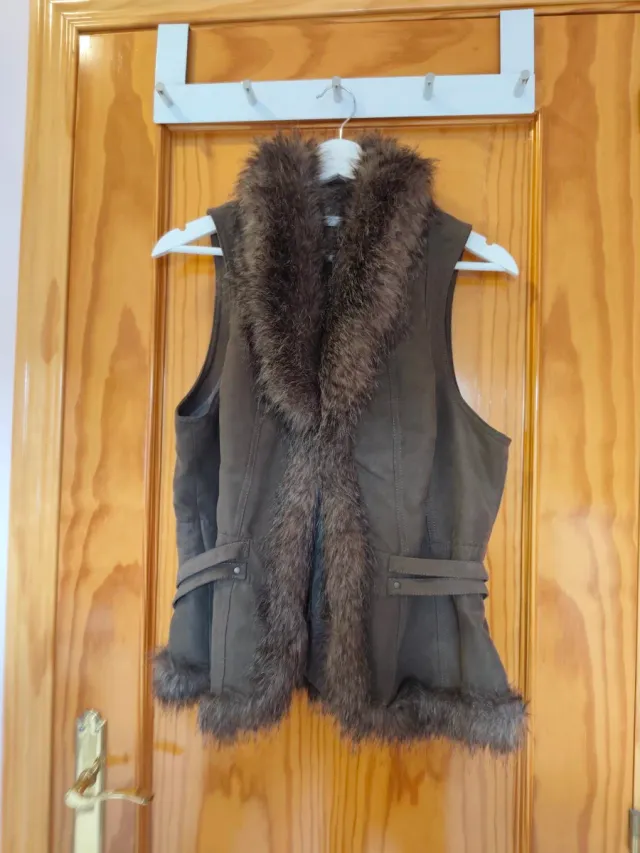 Chaleco de pelo marrón