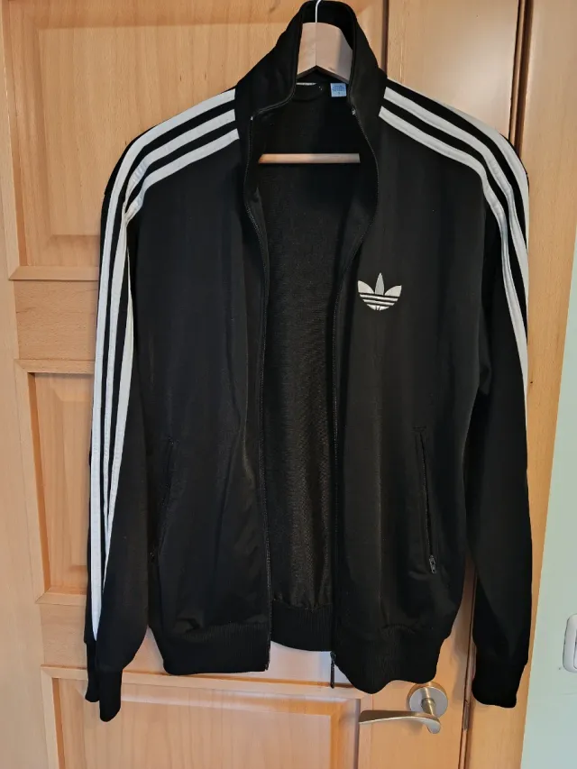 Chaqueta Adidas Negra con Rayas Blancas