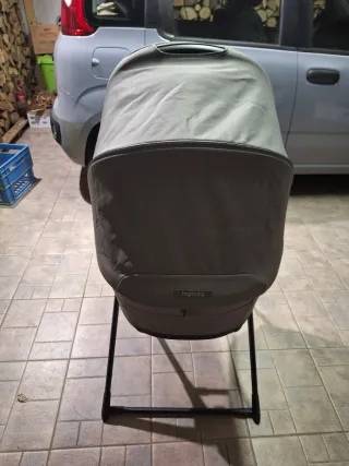 Culla con cavalletto e ovetto con base auto