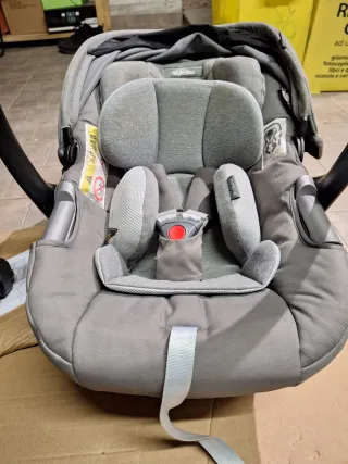 Culla con cavalletto e ovetto con base auto