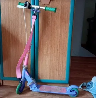 Patinete infantil azul y rosa