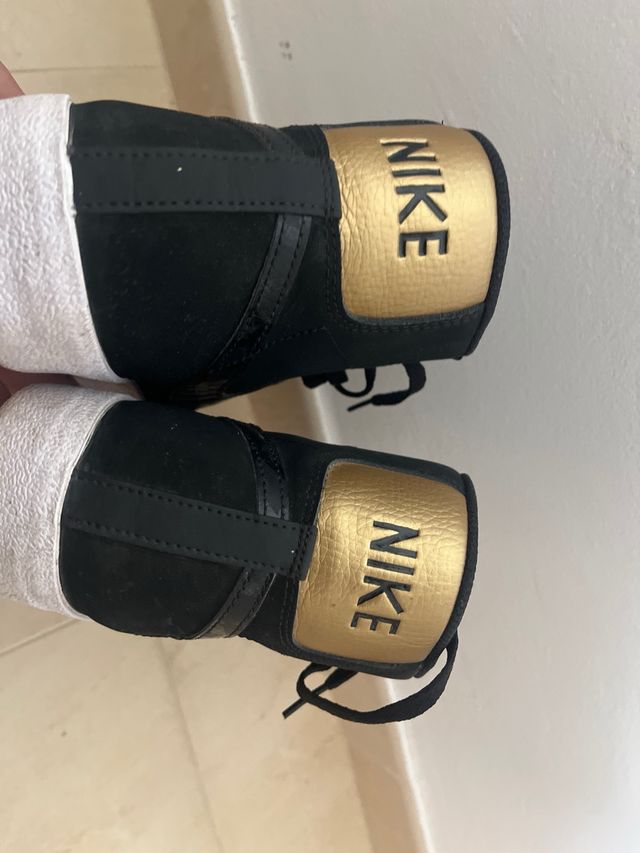 Zapatillas Nike Blazer Negras y Doradas