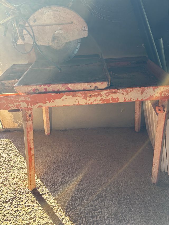 Mesa cortadora de piedra