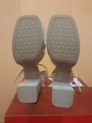 Zapatos de fiesta plateados