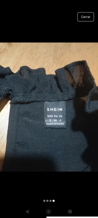 Blusa negra cuello alto