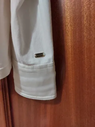 Blusa de manga larga, de Tommy Hilfiger. Blanca