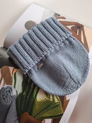 Berretto lana fatto a mano azzurro