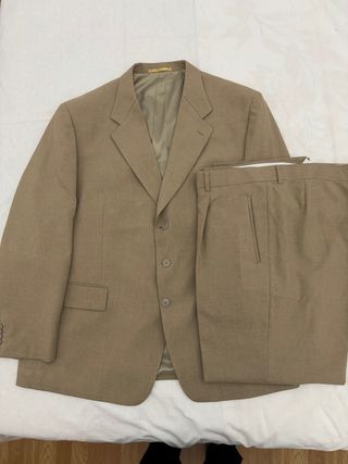 Traje de caballero beige