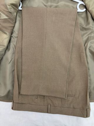 Traje de caballero beige